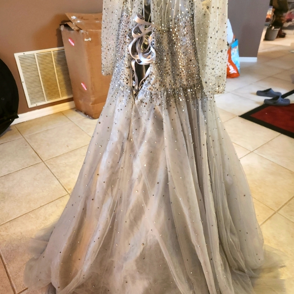 Beautiful dress Grey